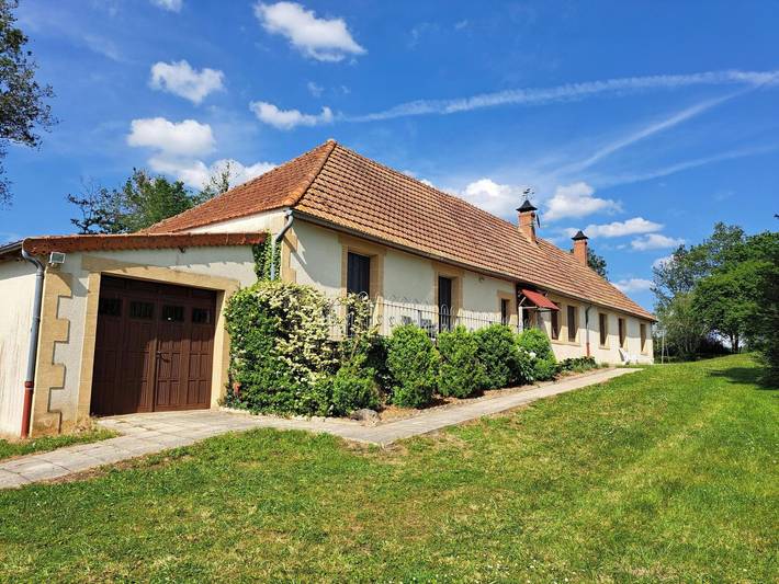 Location de vacances pour 6 personnes, avec Terrasse et Jardin à Murat