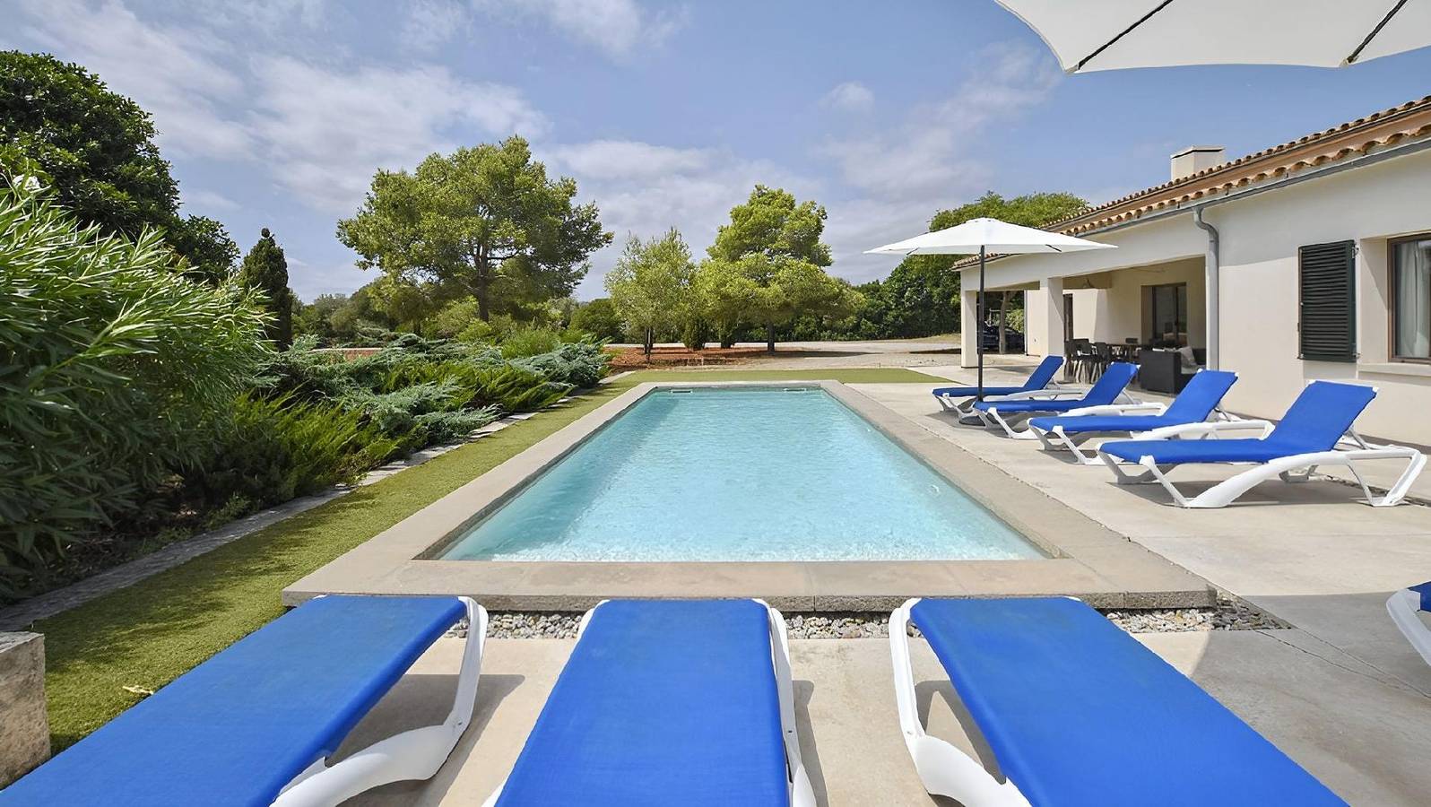 Modernes Haus in Meeresnähe in Cala Mendia, Manacor