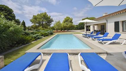 Ferienhaus für 8 Personen, mit Terrasse und Garten in Cala Mendia