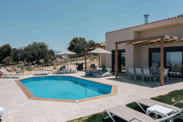 Villa for 7 people, with pool and garden in Rethymnon