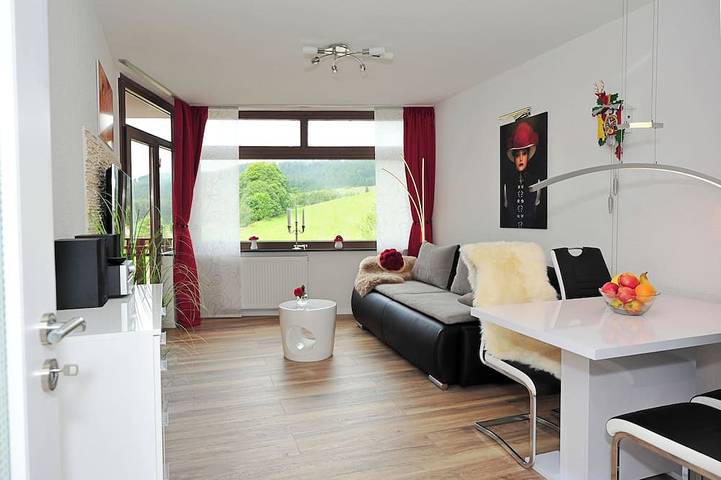 Lodge voor 4 personen, with whirlpool and tuin as well as sauna and zwembad in het Zwarte Woud