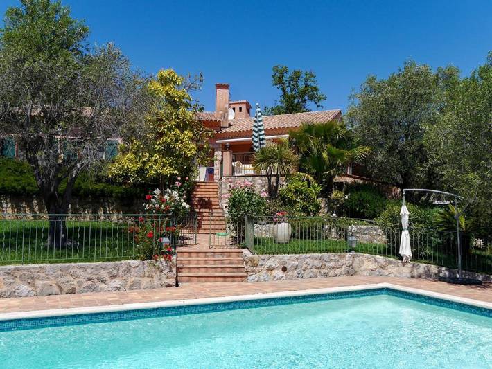 Villa pour 5 personnes, avec jardin et vue ainsi que piscine et balcon à Le Rouret