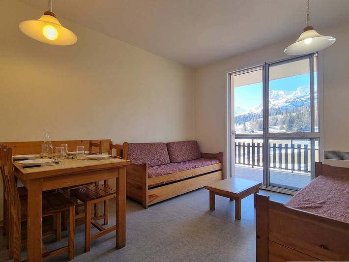 Ganze Wohnung, Sonnige Ferienwohnung in Südwest-Lage, direkt an den Pisten, 5 Pers., Kostenloses WLAN, Parkplatz in Saint-Étienne-en-Dévoluy, Le Dévoluy