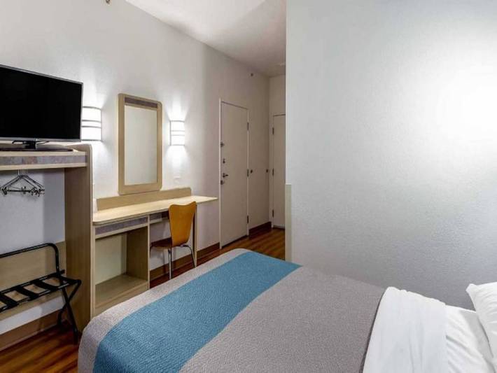 Apartamento entero, 1 cama doble | Acceso para personas con movilidad reducida Ri Shwr, Nsmk in Illinois