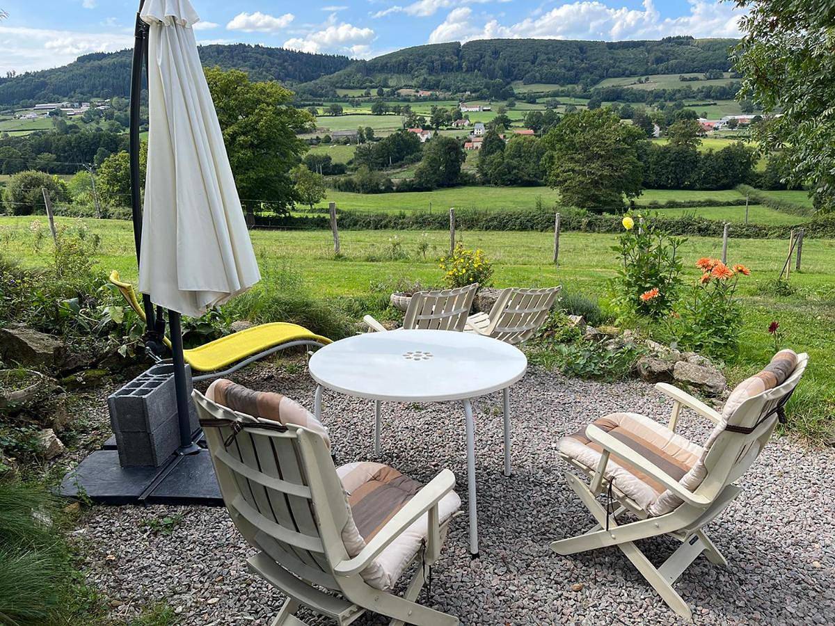 Maison independante pour 2 tout inclus Tiny House for 2 all included in Teilhet, Puy-de-Dôme