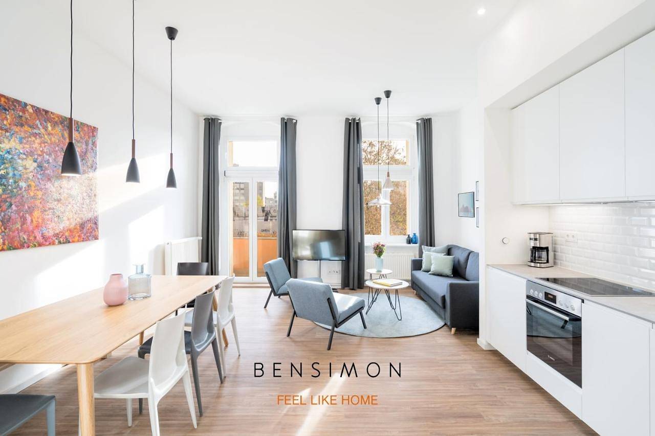 Four-Bedroom Apartment in Berlin Wedding, Berlín