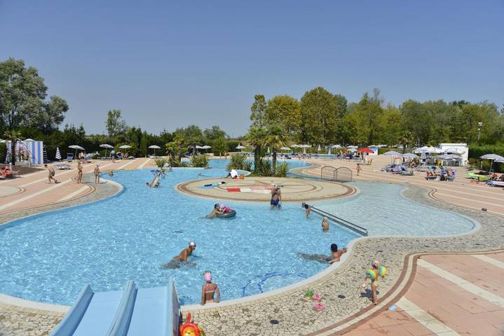 Bungalow per 4 persone, con Terrazza e Piscina a Caorle