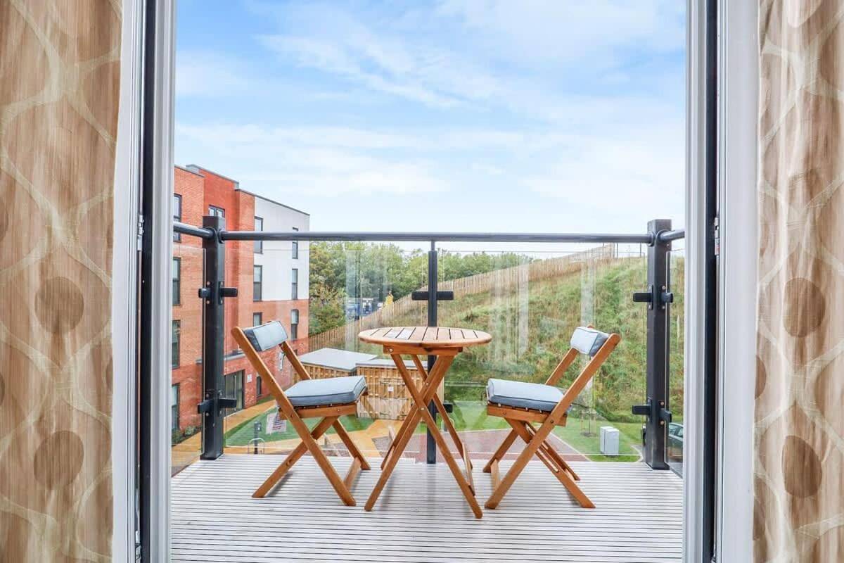 Entire apartment, Two-Bedroom Apartment in Coventry, Birmingham Area