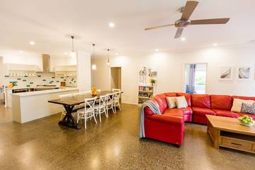 Holiday Home for 10 People in Bright, Alpine Shire, Photo 4