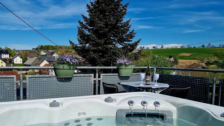Ferienwohnung für 3 Personen, mit Terrasse und Whirlpool sowie Sauna und Garten, mit Haustier - 1