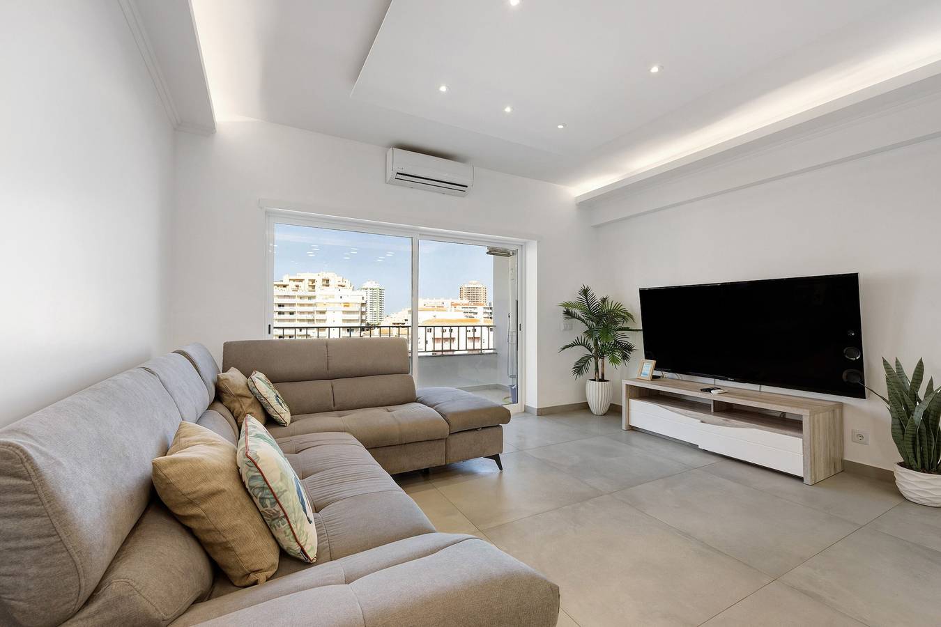 Ganze Wohnung, Ferienwohnung 'Mar E Sol' mit Balkon & Wlan in Praia da Rocha, Portimão