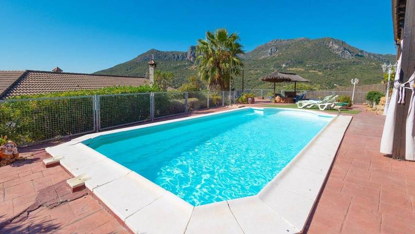 Casa rural para 12 personas, con Jardín y Piscina en Ubrique