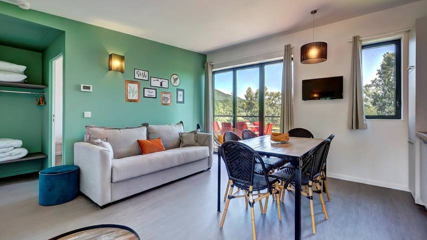 Gîte pour 4 personnes, avec balcon à Motz (homonymie)