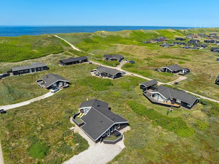 Ferienhaus für 6 Personen, mit Balkon/Terrasse und Whirlpool sowie Terrasse und Sauna in Holmsland Klit