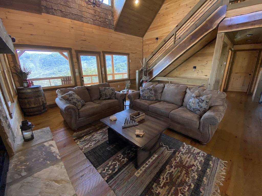 Luxury Cabin, Incredible View, Amazing Sunrise & Sunset, Secluded, Pet Friendly in Cherry Log, Chattahoochee National Forest
