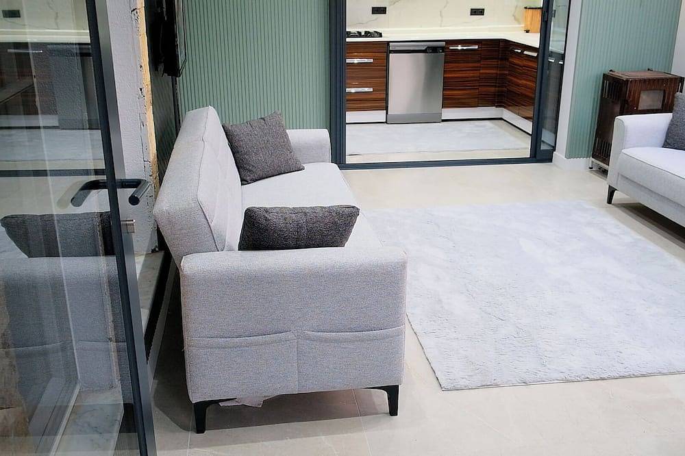 Perfectly located, family-friendly, single-storey villa with garden in Anatolia Centrale