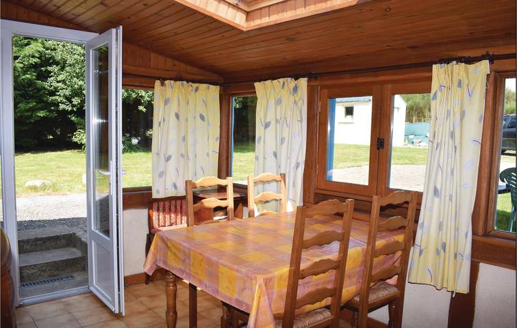 Appartement de jardin près de Lanmodez, 2.5km de la côte in Pleubian, Côte de Granit Rose
