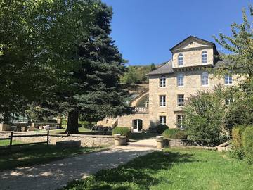 Gîte pour 20 personnes, avec jardin ainsi que piscine et terrasse à Gaillac-d'Aveyron