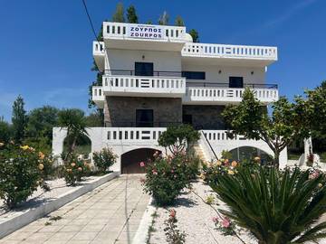 Gîte pour 4 personnes, avec vue ainsi que jardin et balcon dans Kalyves