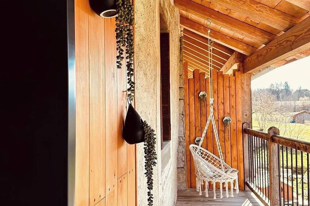 Gîte Les Plaisirs du Lac with spa & sauna in Charchilla, Regionaler Naturpark Hochjura