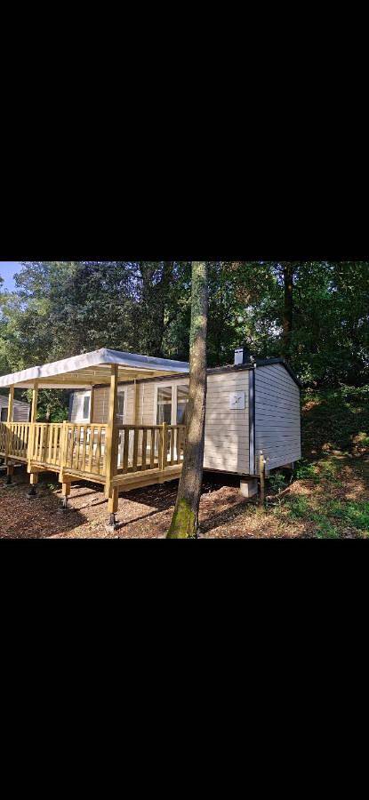Camping pour 6 personnes, avec piscine et bassin pour enfant ainsi que jardin et vue