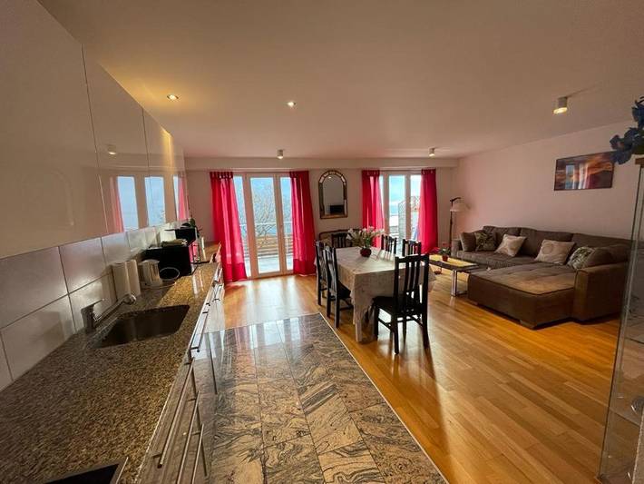 Ferienwohnung für 4 Personen, mit Balkon und Seeblick sowie Ausblick und Pool in Brienz - 2