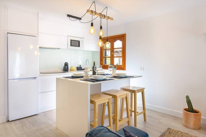 Entire apartment, Stylish Holiday Apartment "Vela" Close to the Beach with Wi-Fi & Terrace in Honda Beach, San Bartolomé