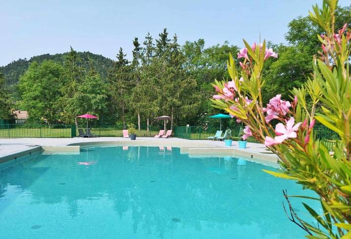 Location de vacances pour 5 personnes, avec terrasse et piscine à Ceyrat - 2