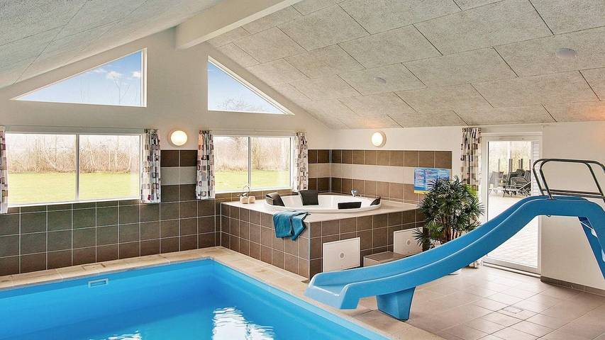 Ferienhaus für 25 Personen, mit Terrasse und Sauna sowie Whirlpool und Pool in Olpenitz - 3