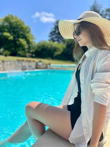 Gîte pour 10 personnes, avec piscine ainsi que vue et jardin à Saint-Romain