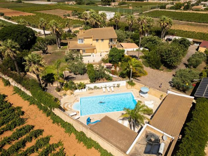 Entire apartment, Apartment 'Depandance with Shared Pool', Wi-Fi and Air Conditioning in Marsala, Trapani Province