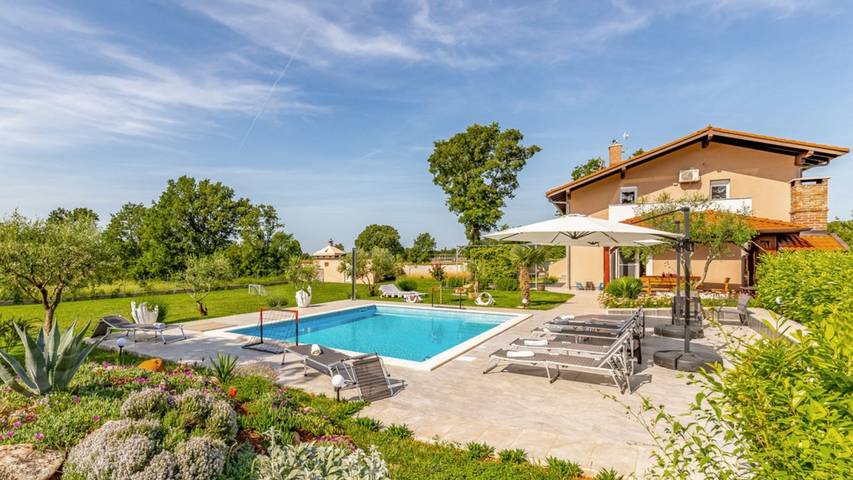 Villa pour 10 personnes, avec jardin et terrasse à Loborika