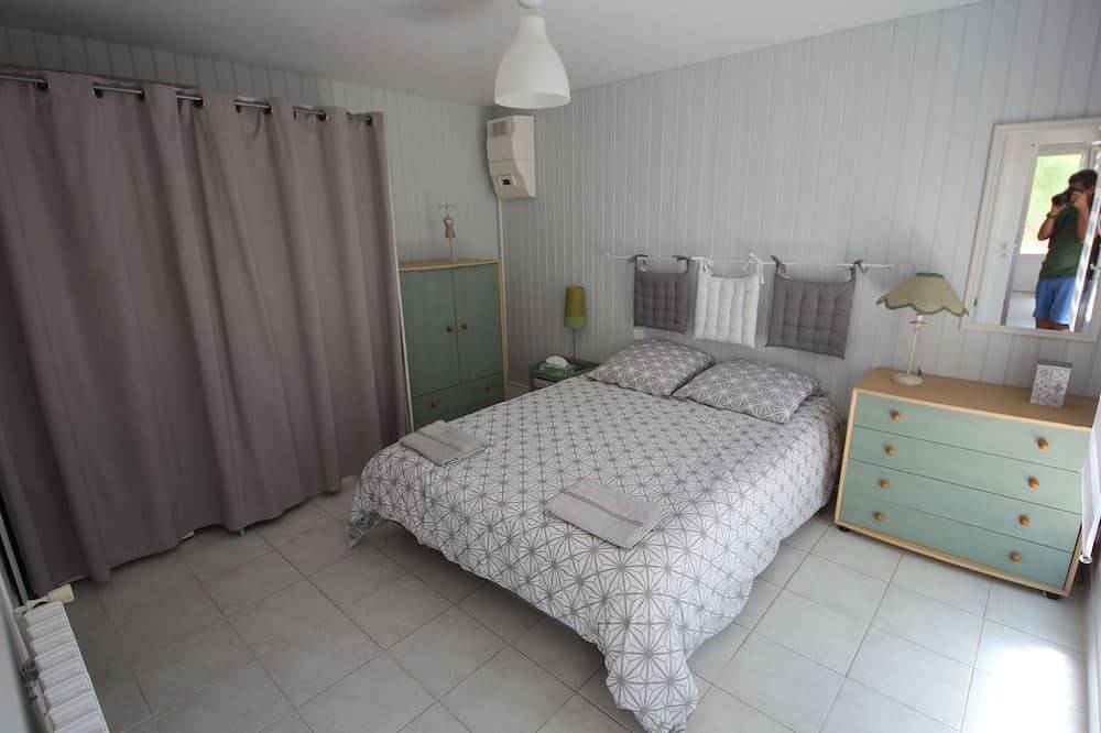 Mooi klein huis met een eigen tuin, vlakbij het strand en het platteland. Rustige verhuur in Saint-Nazaire, Côte de Jade