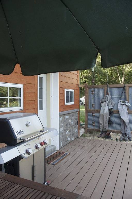 Cottage and Gardens on the Rush River in Pierce County (WI)