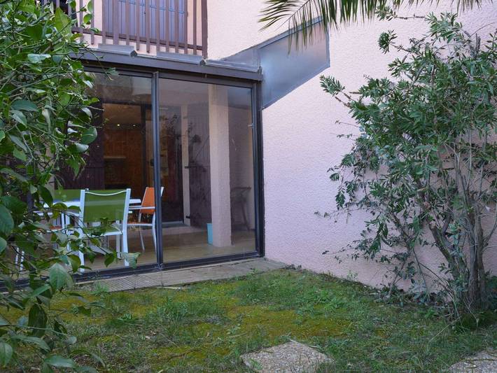 Location de vacances pour 4 personnes, avec Terrasse ainsi que Jardin et Piscine à Saint-Cyprien