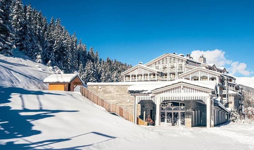 Hôtel pour 6 personnes, avec Jacuzzi et Terrasse ainsi que Jardin et Bassin pour enfant