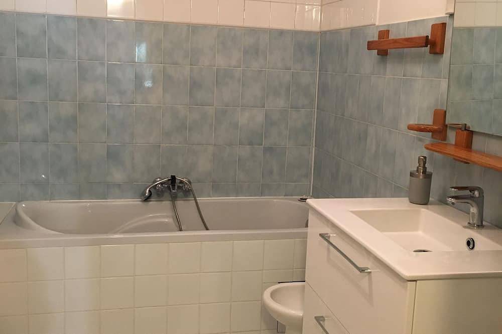Appartement entier, Grand F1 calme au porte du  centre ville d'Ajaccio in Sarrola-Carcopino, Région d'Ajaccio