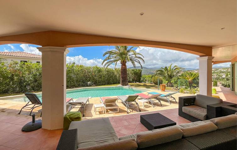 Location de vacances pour 12 personnes, avec jardin ainsi que terrasse et piscine dans Golf Bluegreen Sainte-Maxime - 3