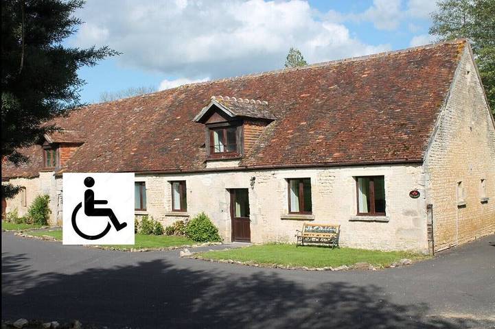 Location de vacances pour 12 personnes, avec piscine et jardin, animaux acceptés à Fresné-la-Mère