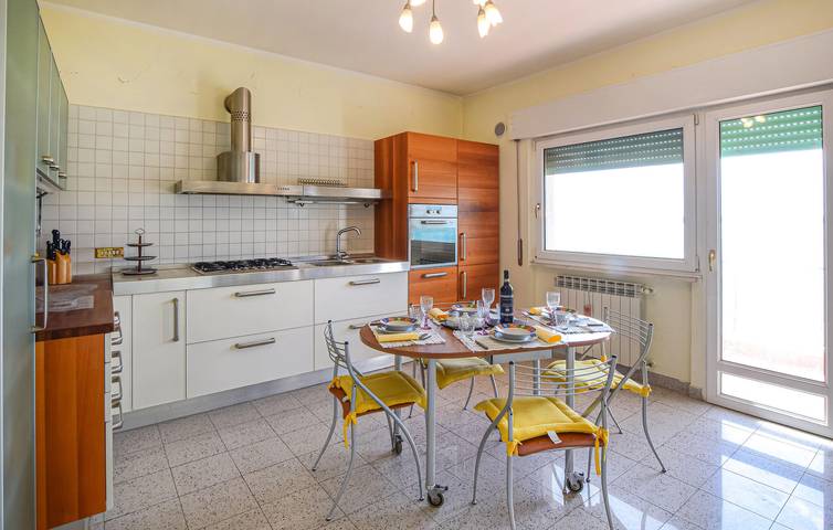 Apartamento vacacional entero, Apartamento con vistas al mar en Orbetello con aparcamiento y cocina in Orbetello, Provincia de Grosseto