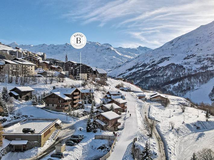 Entire apartment, Ski-in/Ski-out Apartment with Terrace, 4 Bedrooms, Concierge, and WiFi in Les Belleville in Saint-Martin-de-Belleville, Les Belleville