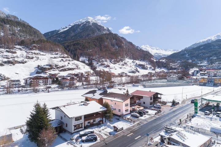 Ferienhaus für 10 Personen, mit Terrasse und Ausblick in Sölden (Österreich)