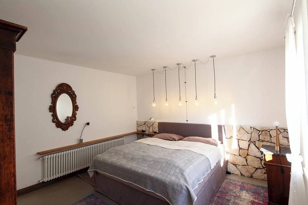 Familienresidenz: 4 Appartments und großer Gemeinschaftsbereich, Pool und Garten in Malcesine, Gardasee-Berge