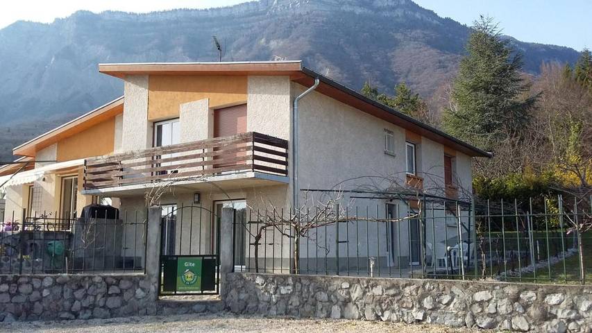 Gîte pour 2 personnes, avec vue et terrasse à Saint-Ismier