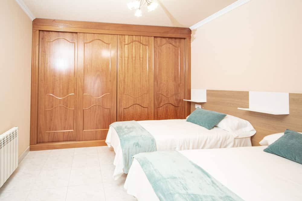 Ganze Wohnung, Ag Flat Rio Miño Carballo, 700m from the center in Carballo, Costa de Galicia