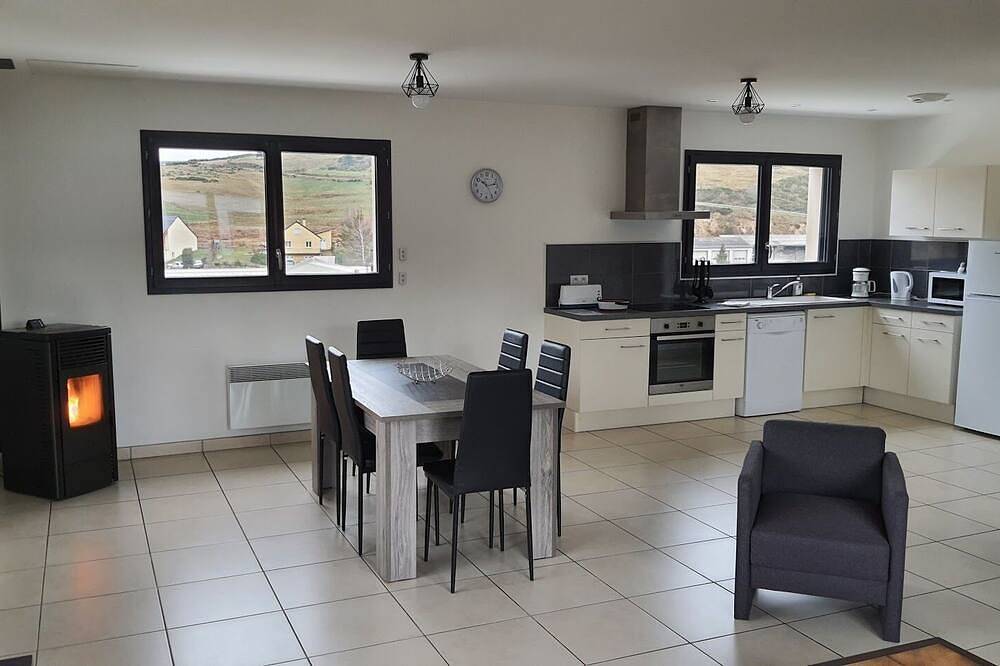 Appartement entier, Appartement tout confort au cœur de la Margeride in Châteauneuf-de-Randon, Région de Mende