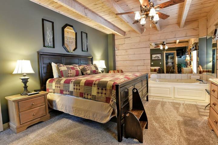 Holiday rental for 8 people, with hot tub and balcony as well as pool in Blue Ridge Mountains