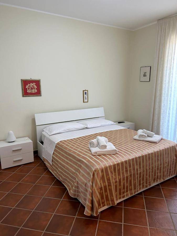 Maison d’hôte pour 3 personnes, avec jardin et terrasse à Praia a Mare - 2