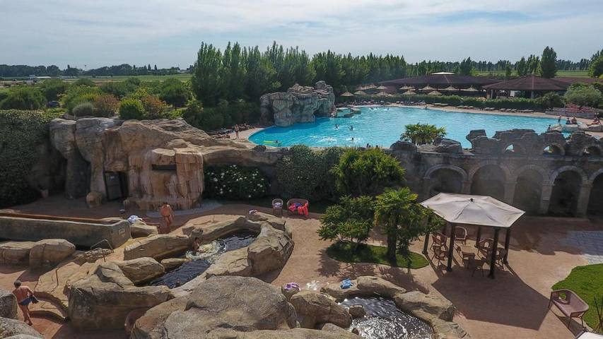 Campeggio per 4 persone, con piscina e giardino nonché piscina per bambini e panorama in Emilia Romagna