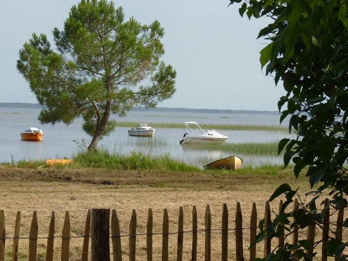 Location de vacances pour 6 personnes, avec vue sur le lac ainsi que jardin et vue, animaux acceptés dans Plage Moutchic